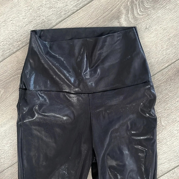 Metallic Full Length Leggings
Balera Performance child Large - Picture 3 of 4